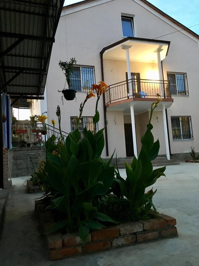 Guest House Nadia Suhumi Exterior foto