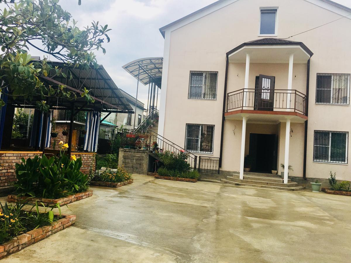 Guest House Nadia Suhumi Exterior foto