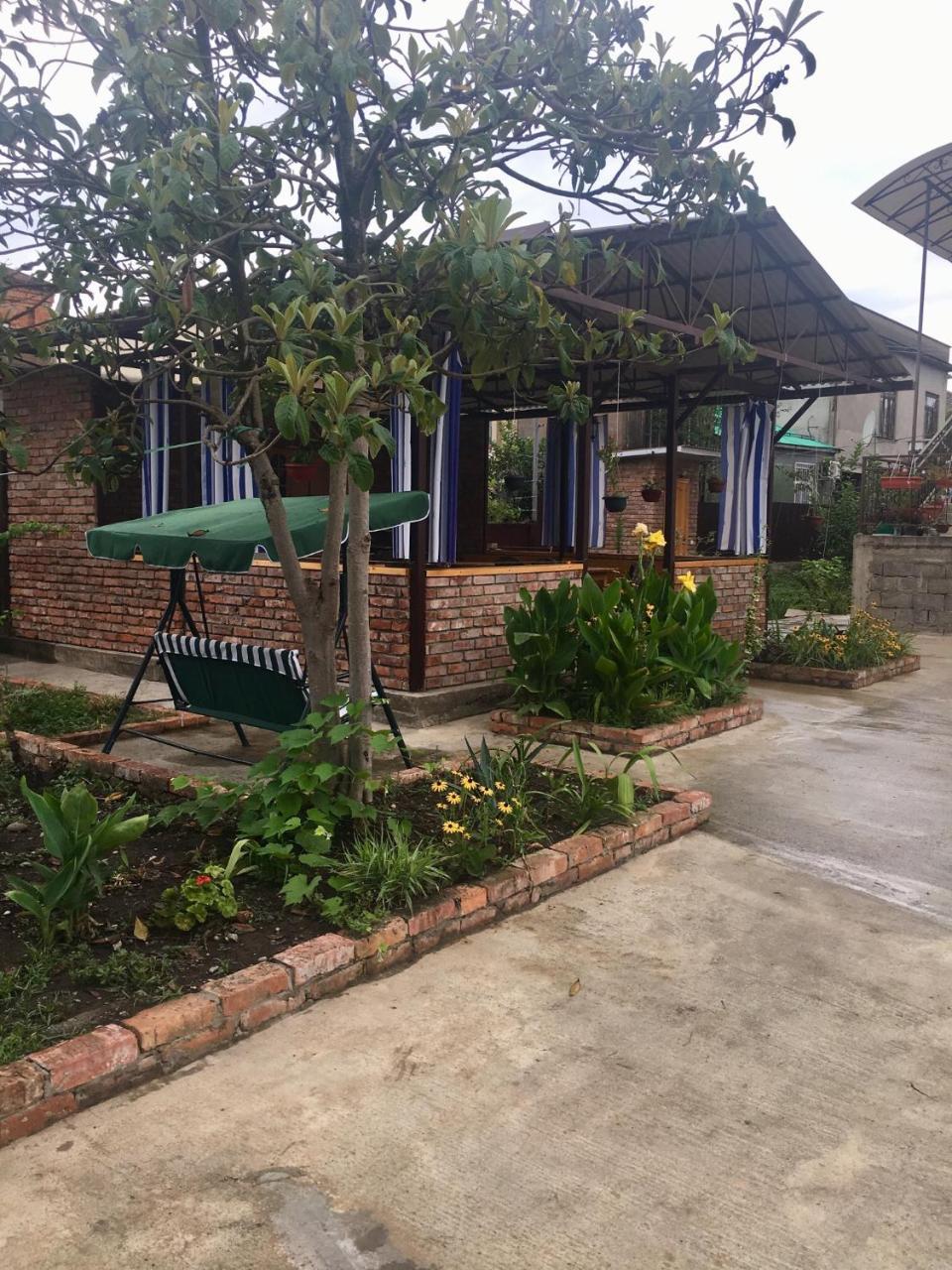 Guest House Nadia Suhumi Exterior foto